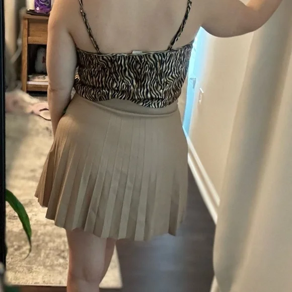 Tan Leather Pleated Skirt - Picture 4 of 11
